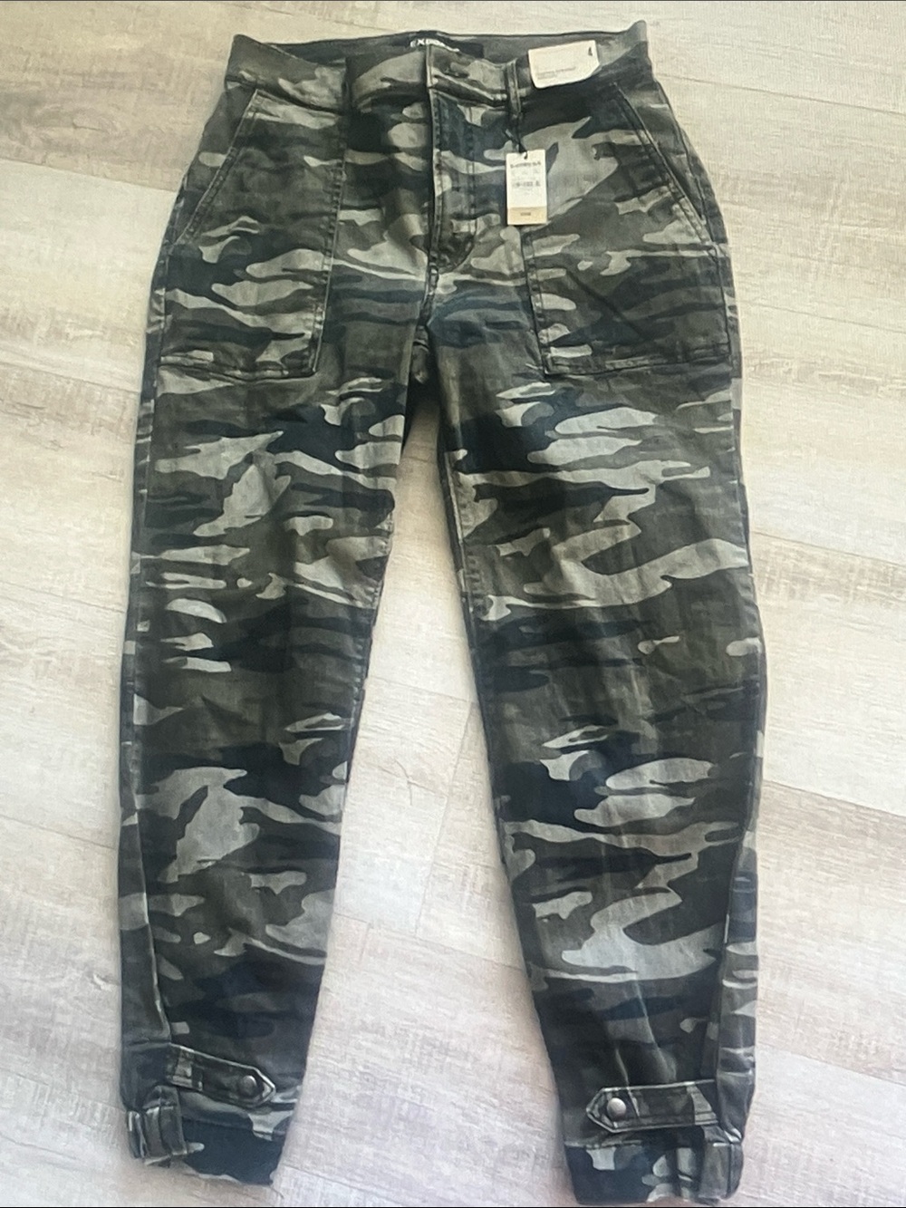 Express Women's Camo Ankle Cropped Pants - Olive Green, Black